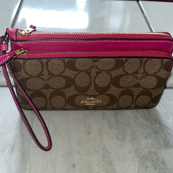 Coach Double zip wristlet large Signature C brown/tan front,fuchsia accents/back - Picture 1 of 17